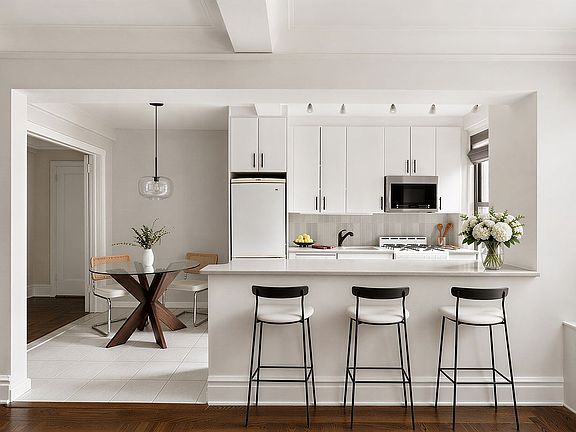 3rd image of 333 E 53rd St APT 8F