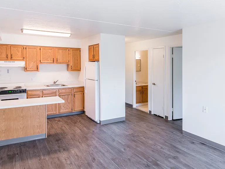 Euclid Beach Apartments — Photo 10