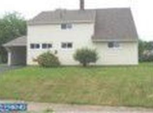 15 Winding Rd, Levittown, PA 19057