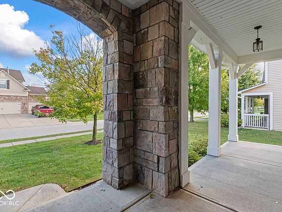 3rd image of 6095 Mountain Hawk Dr
