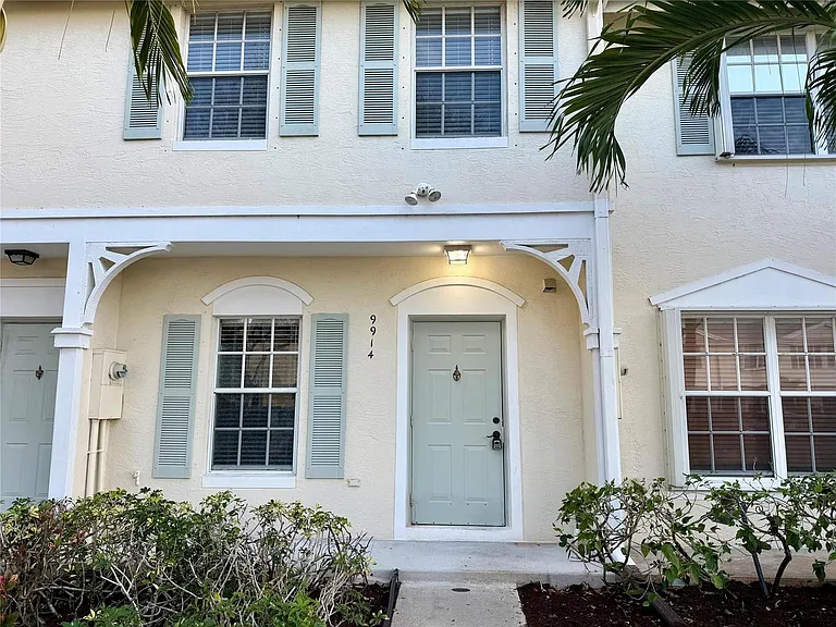 9914 NW 56th Pl — Photo 3