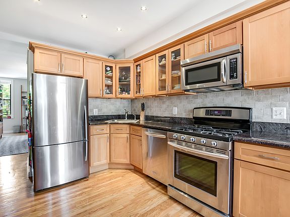 5th image of 282 Sackett St APT 3