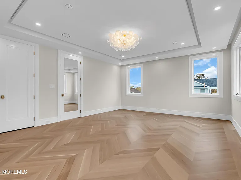 19 Clarence Ave — Photo 19