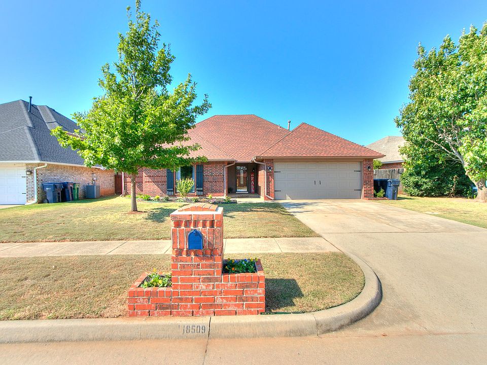 1st image of 18509 Laurel Oak Dr