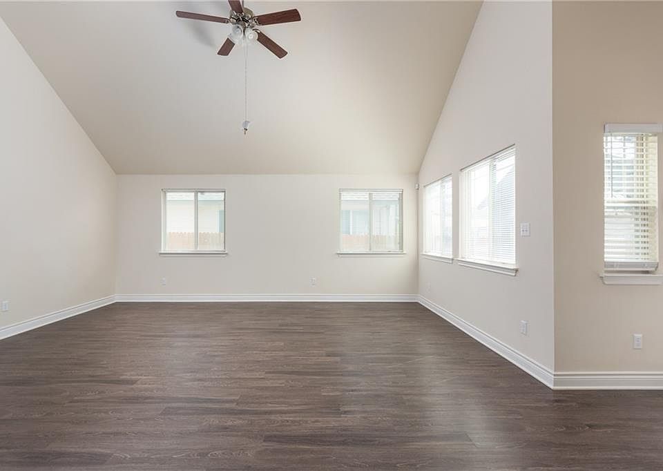 1st image of 113 Trailstone Dr