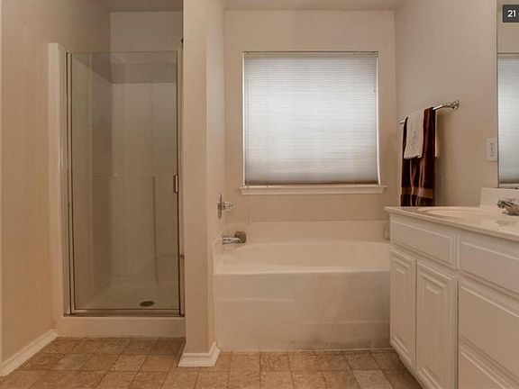 2nd image of 616 Oak Hollow Trl