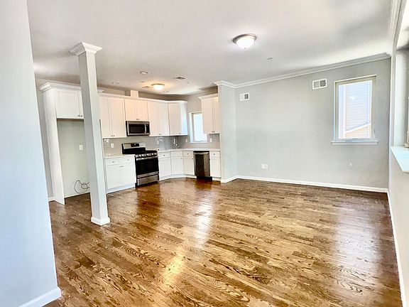 3rd image of 132 Johnson Ave