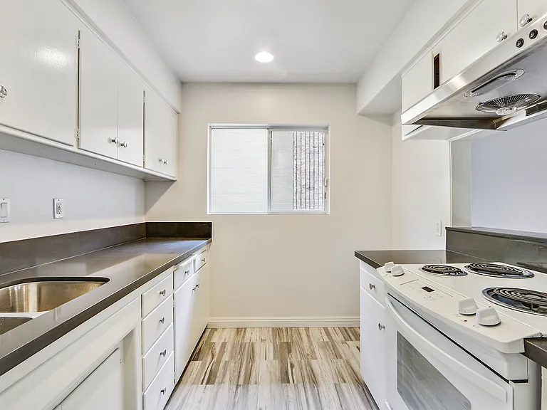 1428 Lyndon St #4 — Photo 4
