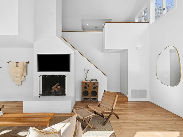 34 Floyd St, East Hampton, NY 11937