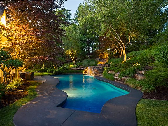 4th image of 128 Mount Blaine Dr