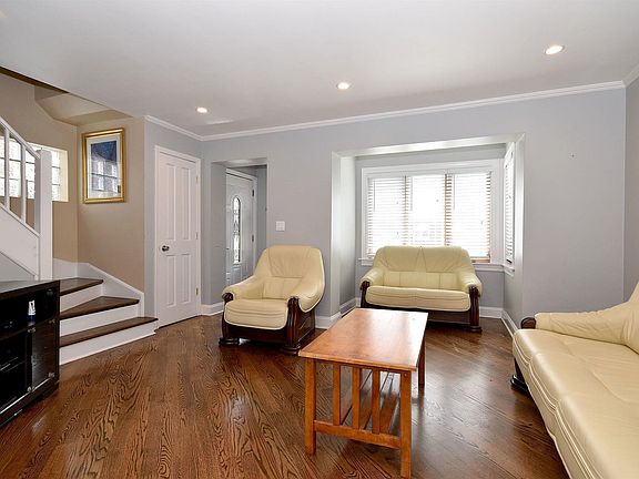 3rd image of 3307 N Olcott Ave
