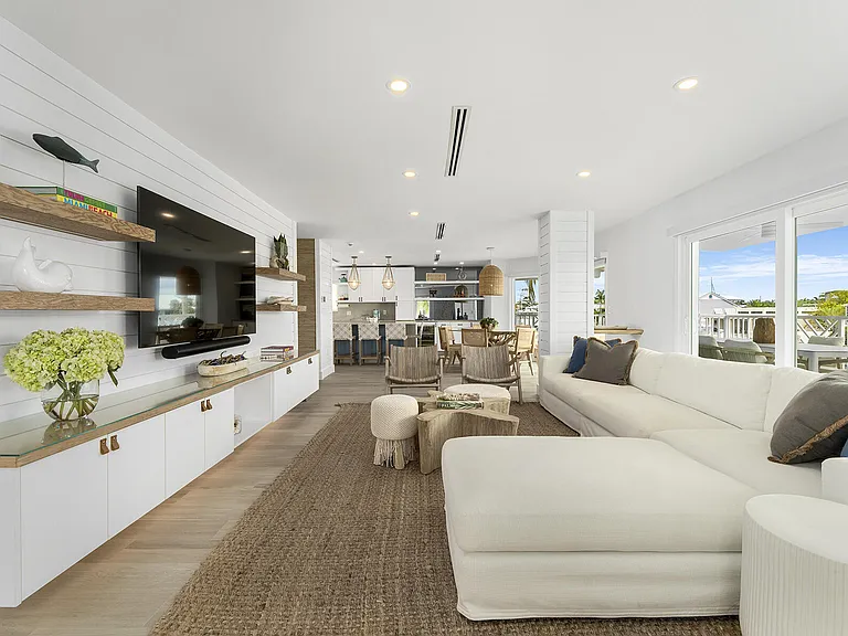 153 Valencia Dr — Photo 11