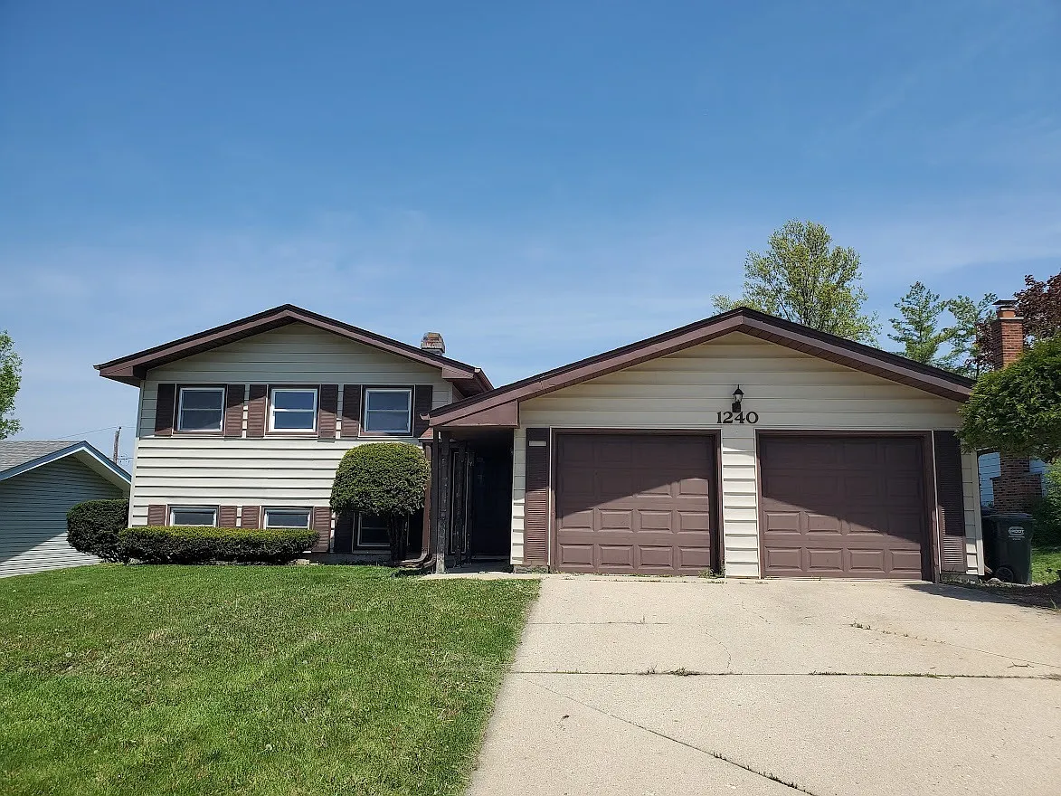 1240 Glen Ln photo 1
