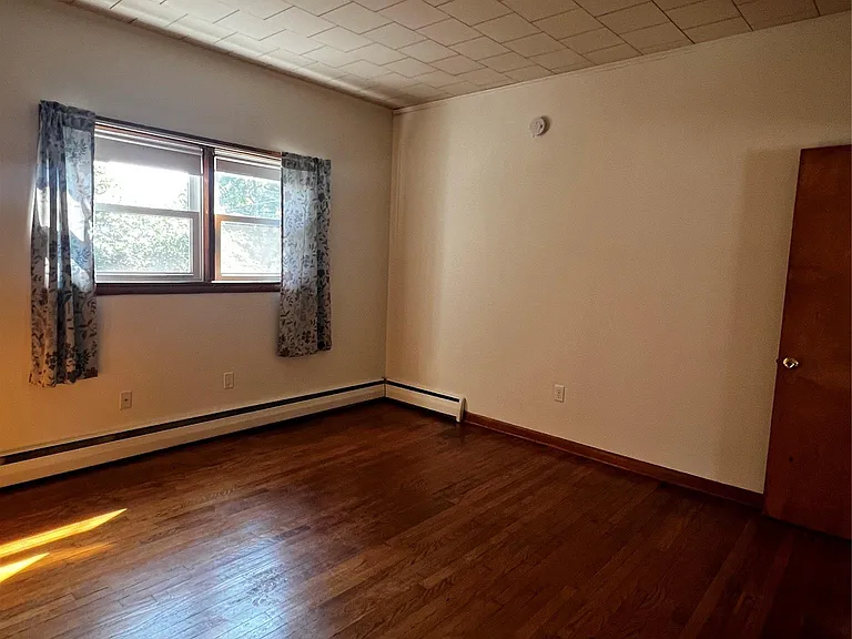 105 Cedar Ave — Photo 7