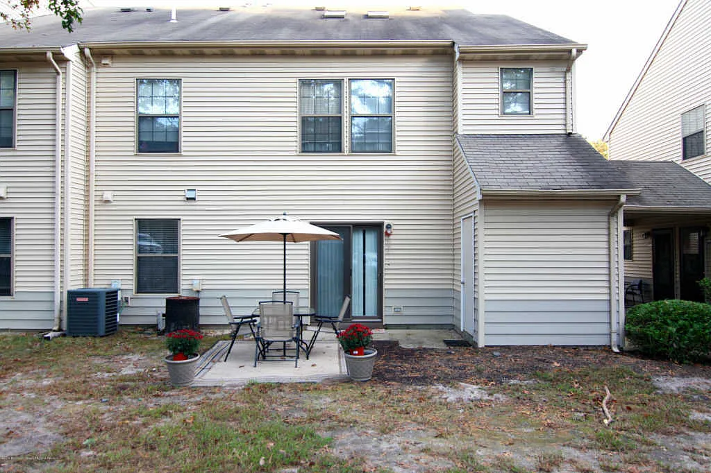 408 Daisy Ct photo 1
