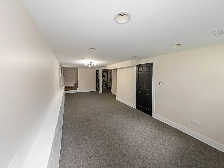 3233 W Berteau Ave — Photo 17
