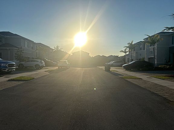 4th image of 763 SE 17th St