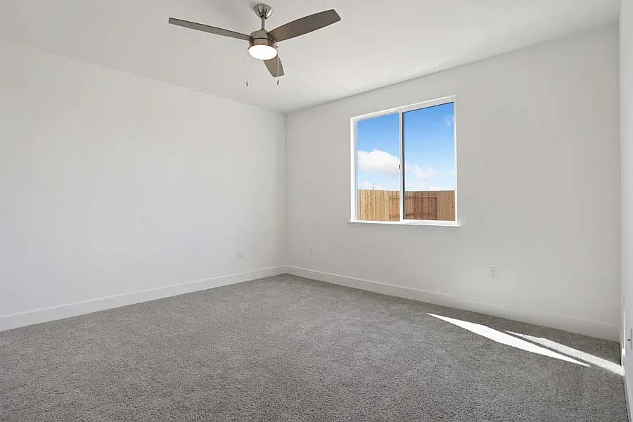 5 bed, 2.5 bath, 2398 sqft, $3,225 — Photo 4