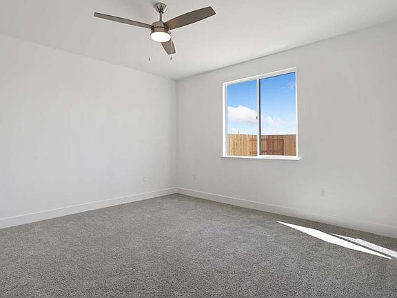 4th image of 3242 Leo David St