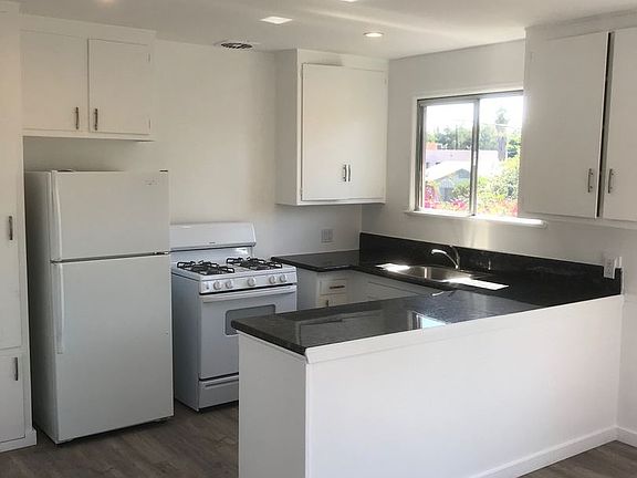 2nd image of 6100 Woodman Ave APT 4