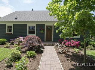 1227 Clovercrest Ave NW, Grand Rapids, MI 49504