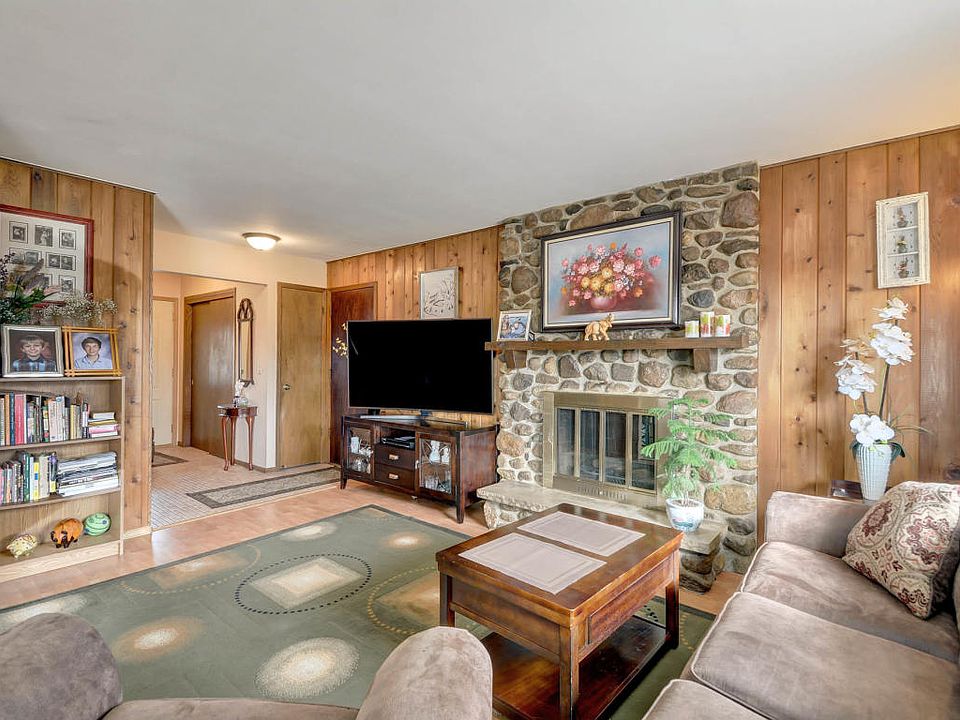 1st image of 2821 Raymond Ave