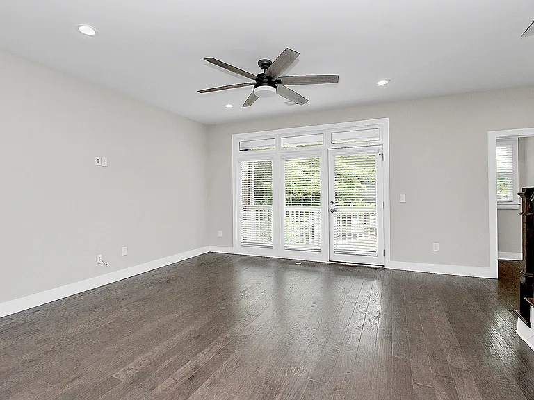 1420 W 4th St — Photo 10