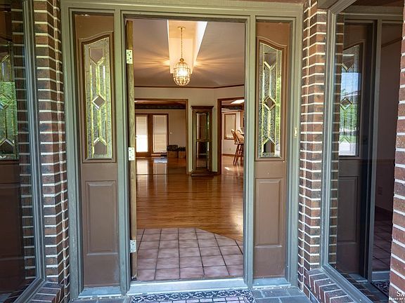 2nd image of 475 Meadowlark Dr
