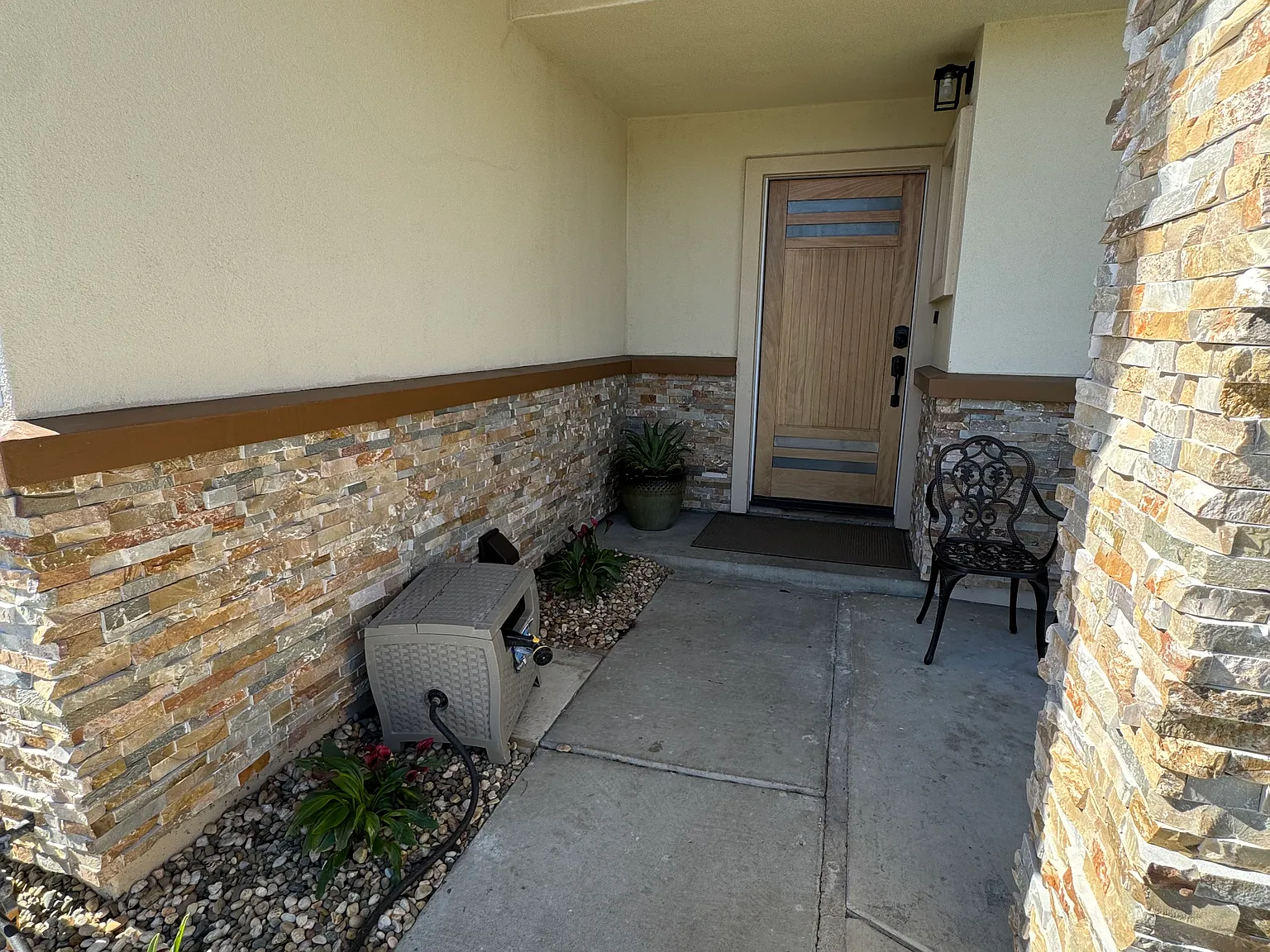 4 bed, 2.5 bath, 2000 sqft, $6,500 — Photo 4