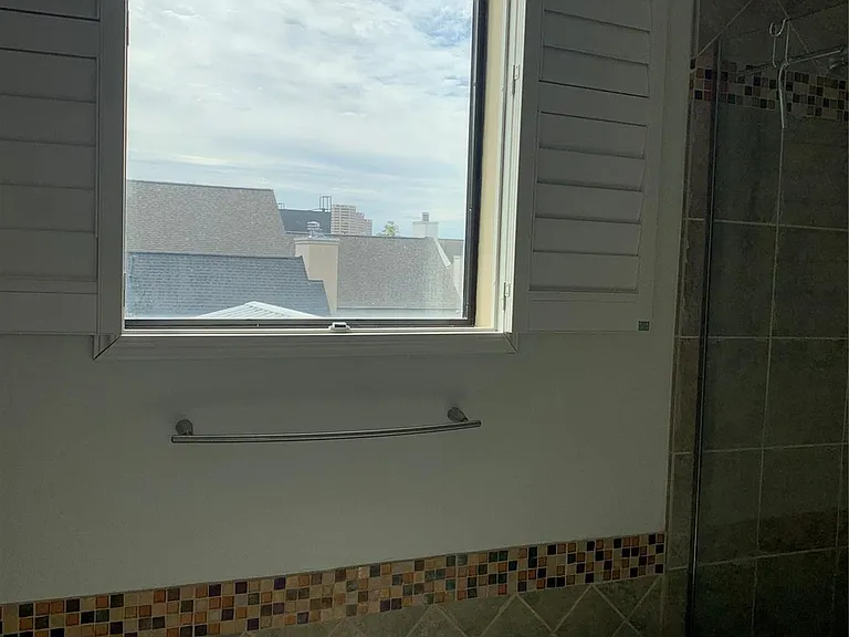 715 Reinicke St — Photo 15