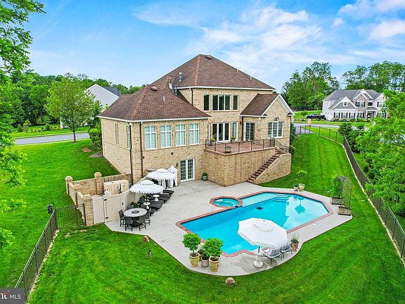 5th image of 740 Hampton Ct