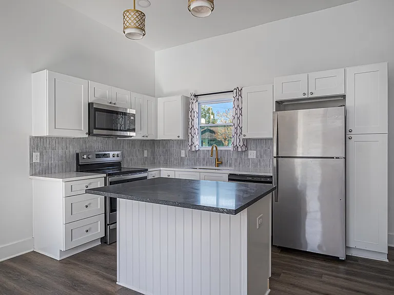637 E Anderson St — Photo 7