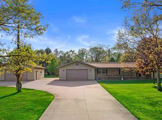 255 Fawn Ln, Nekoosa, WI 54457