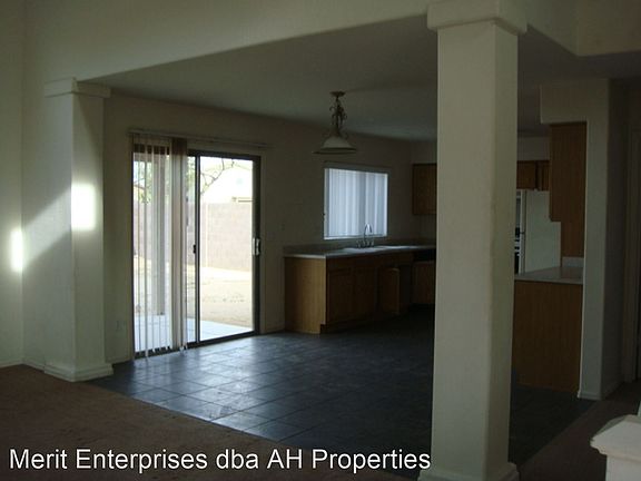 3rd image of 2513 S 109th Dr