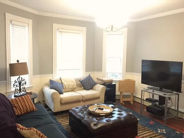 688 E 6th St #3 — Photo 1