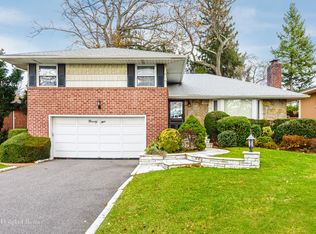96 Marcus Ave, New Hyde Park, NY 11040