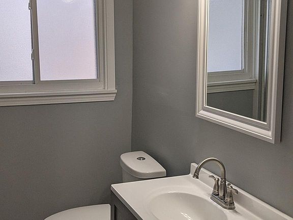 2nd image of 5579 Farnum St