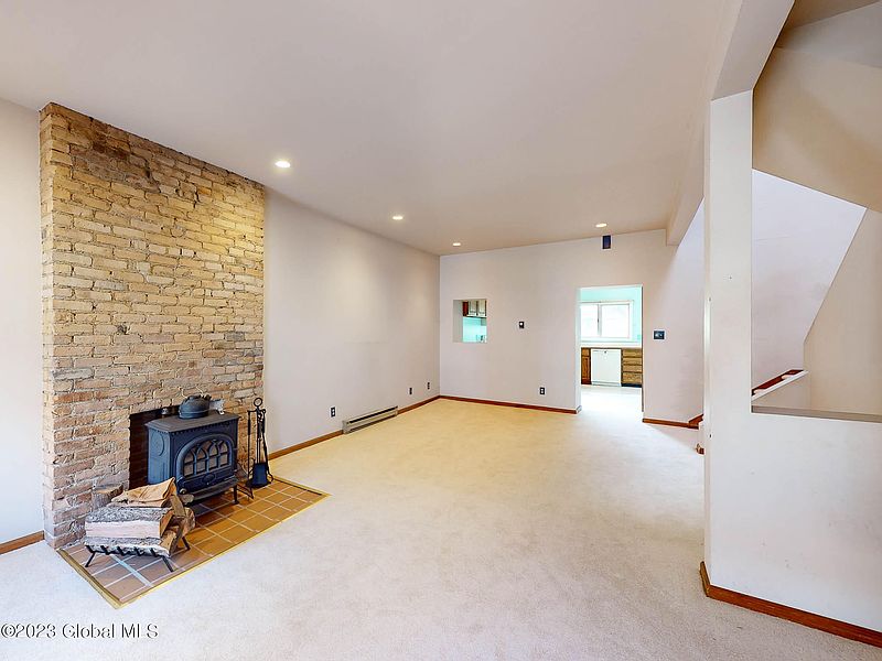 3rd image of 192 Jay Street