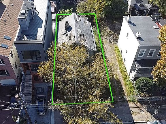 4th image of 21 Gardner Ave