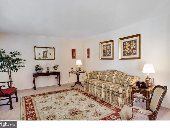 4th image of 26 Woodridge Dr