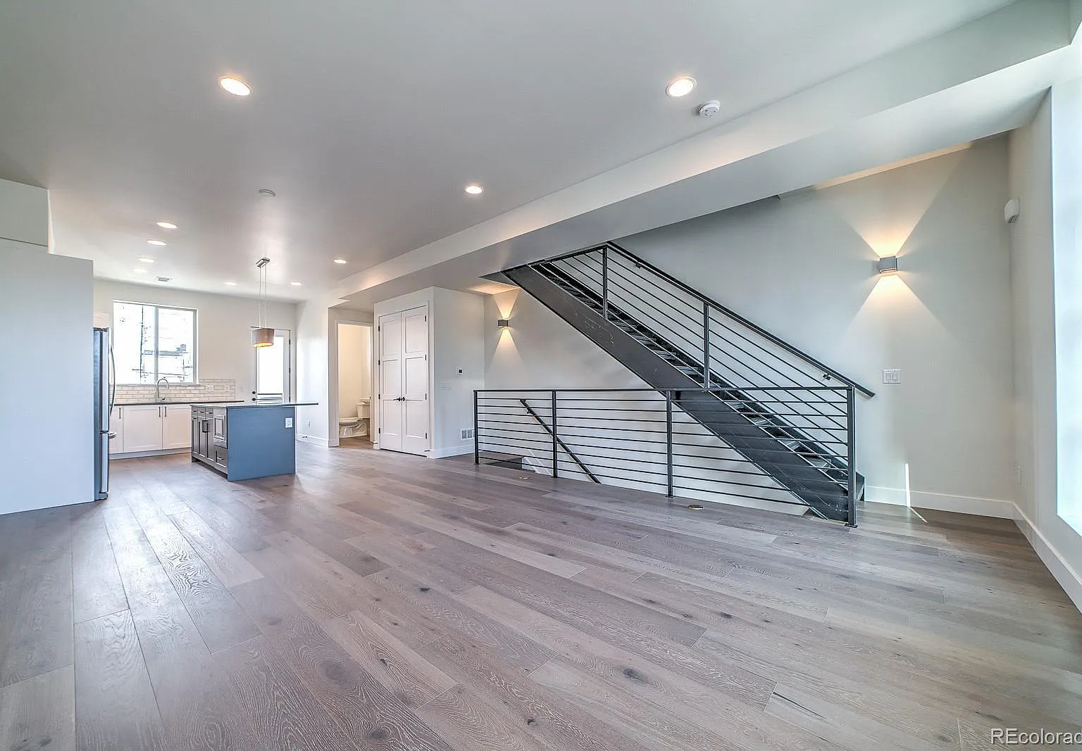 3 bed, 3.5 bath, 1731 sqft, $3,200 — Photo 4