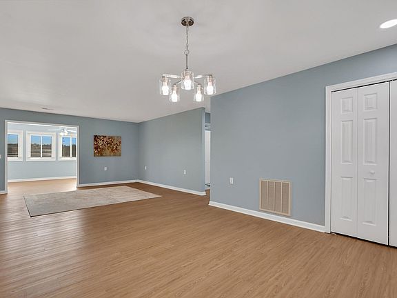 4th image of 6 Sunbriar Dr
