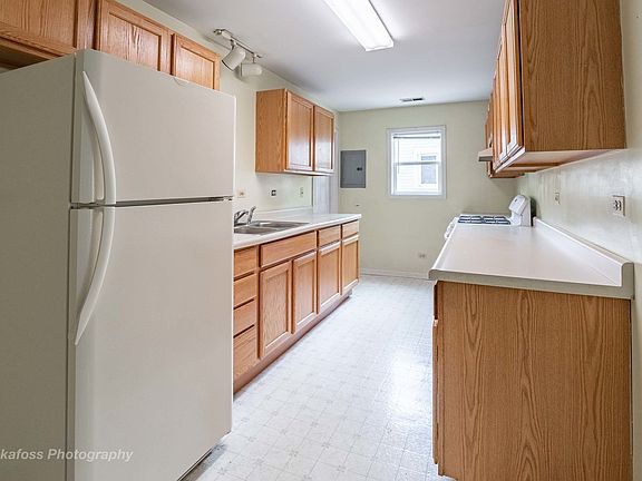 5th image of 106 Meyers St