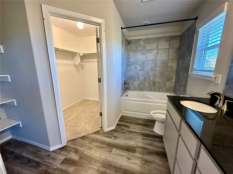 530 Woodcreek Loop — Photo 9