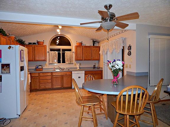 3rd image of 814 Murlay Dr