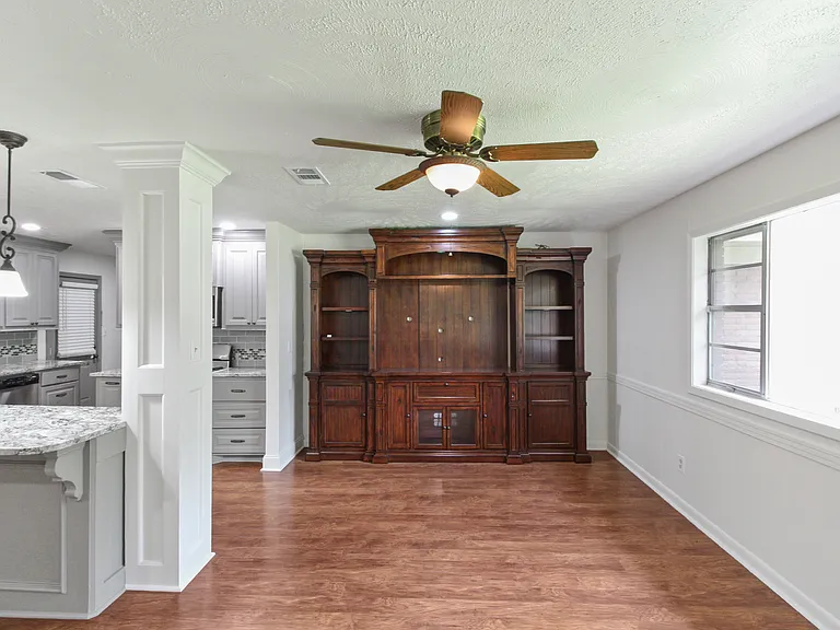 215 E Boyd St — Photo 8