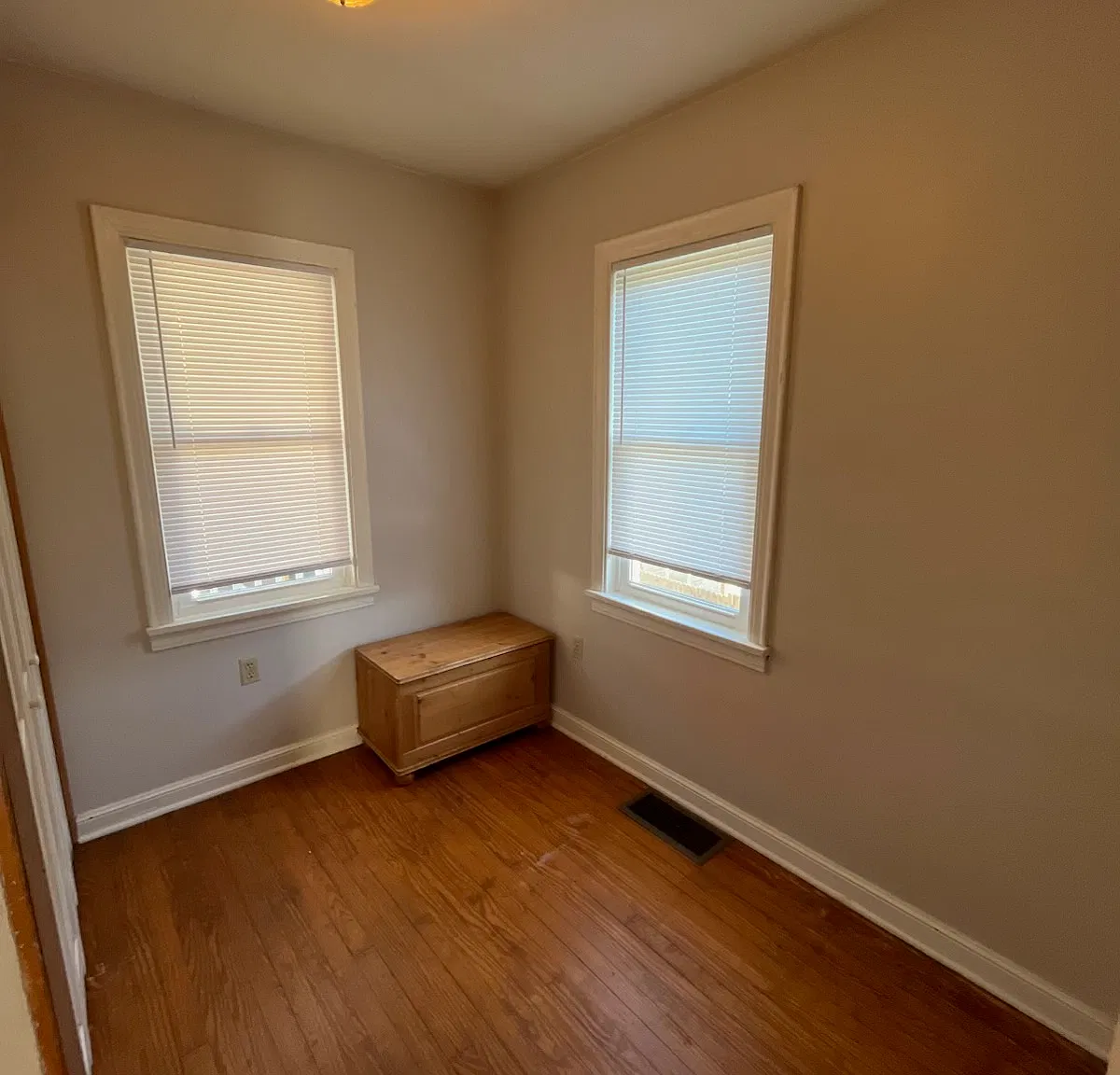 2 bed, 1.5 bath, 1400 sqft, $1,000 — Photo 3