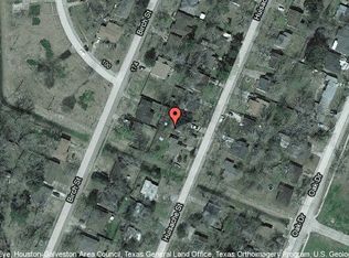 119 Huisache St, Lake Jackson, TX 77566