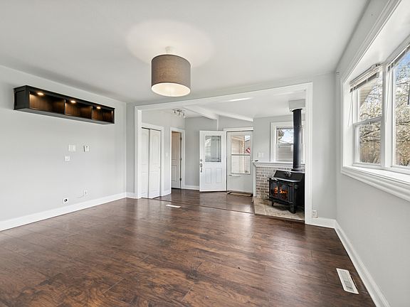 3rd image of 303 Bonnie Dr