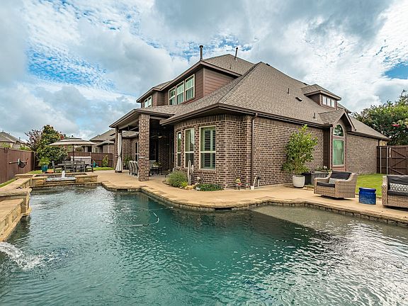 2nd image of 701 Beaver Creek Dr